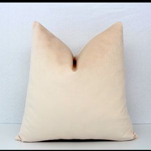 3 Cream 22x22 pillow covers, great condition!